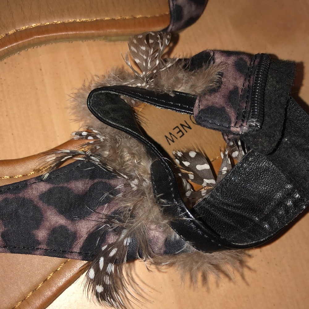 Fun feather Sandals - Picture 3 of 5